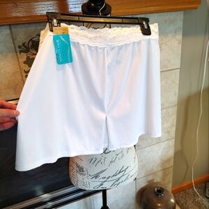 Vanity Fair Large Short White Slip! 16". NWT!